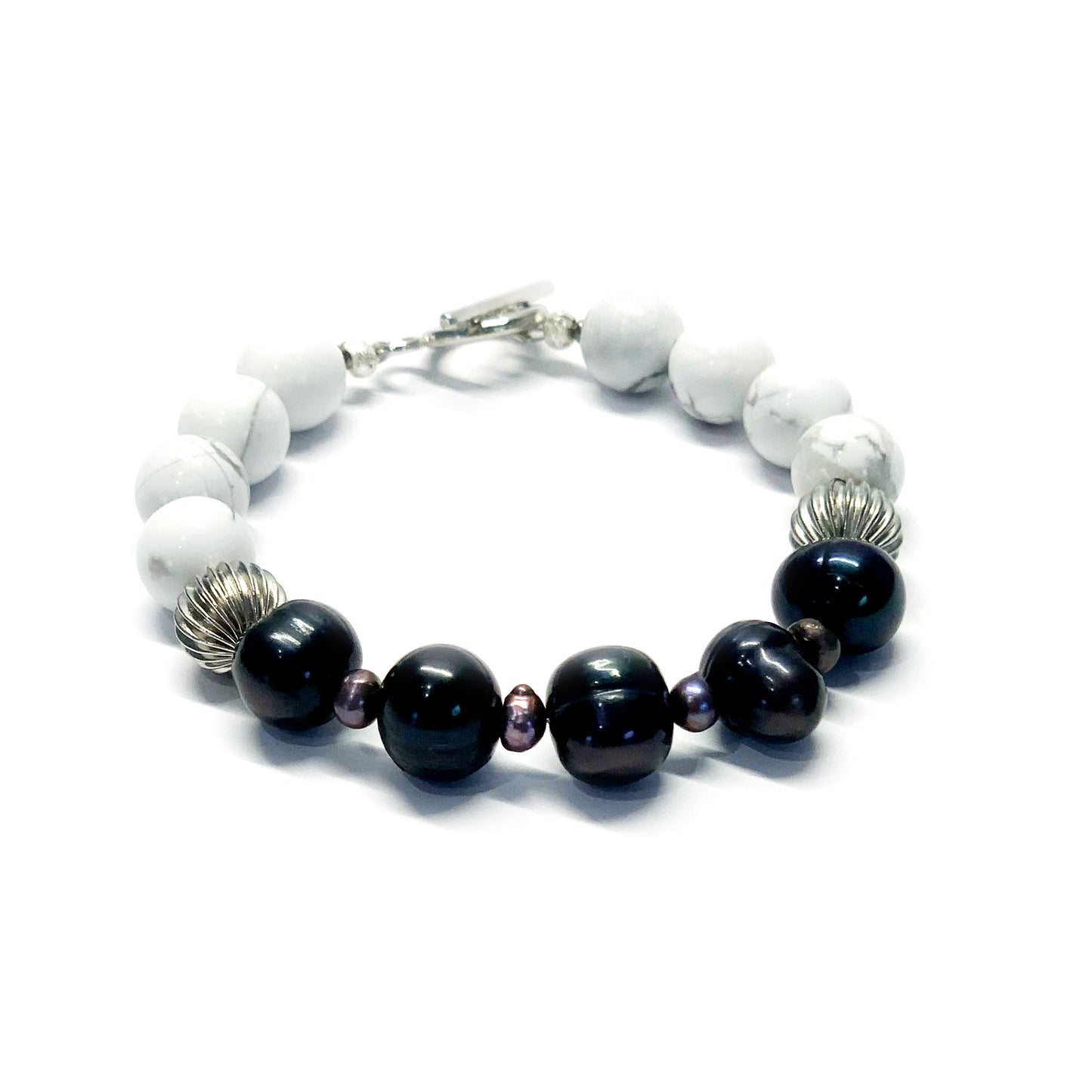 Freshwater Black Pearl, White Howlite and Silver Bracelet.